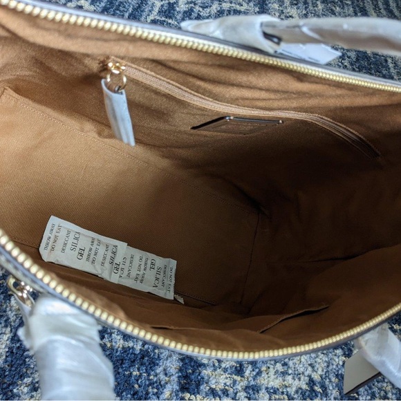 BRAND NEW Large Beige COACH Tote - Picture 4 of 5